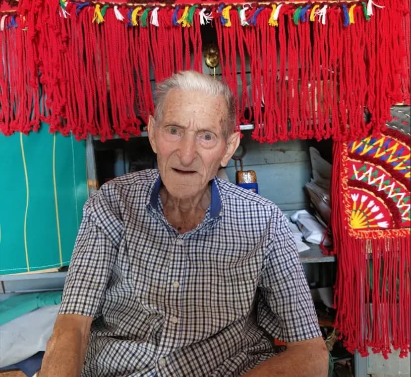 Almuñécar homenajeará este sábado al artesano Félix Jiménez Ruiz, que a sus 93 años mantiene vivo el arte de la talabartería