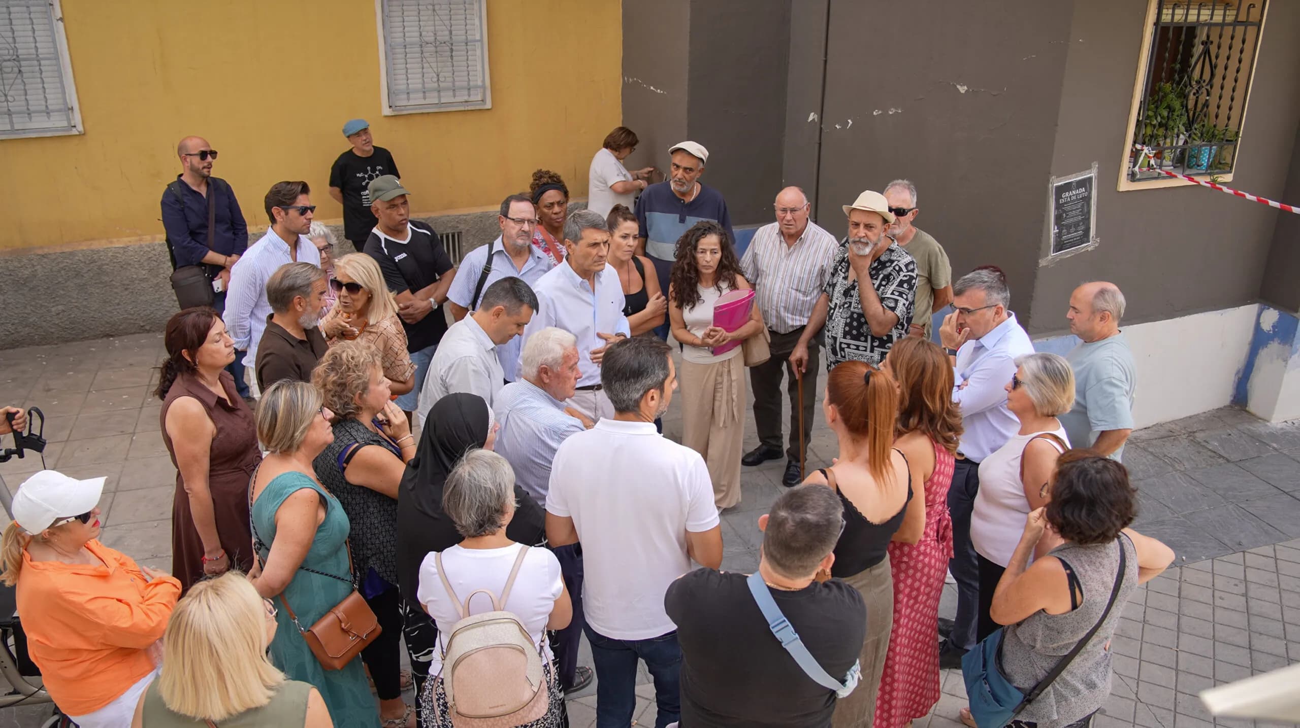 Fernández informa a vecinos de El Zaidín sobre las distintas vías abiertas por el Gobierno de España para atender las consecuencias de los terremotos