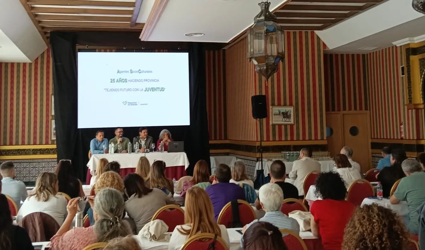 Diputación celebra 25 años de políticas de juventud con unas jornadas provinciales en Almuñécar centradas en la formación y el trabajo en red