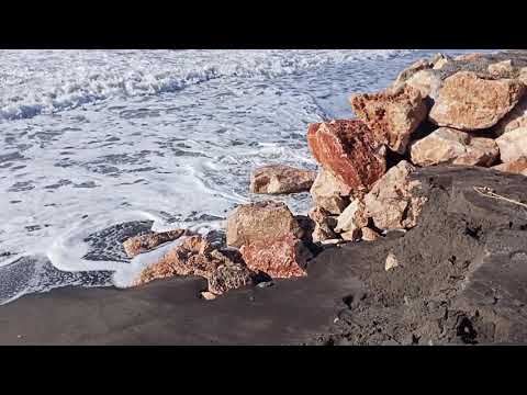 EL FUERTE TEMPORAL DE PONIENTE VUELVE A "COMERSE" LA ORILLA DE PLAYA GRANADA