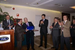 Covirán homenajea a Robles por su dilatada trayectoria al frente de la cooperativa