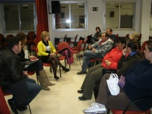 Mujeres del Varadero reciben información sobre sus posibilidades formativas y Plan Urban