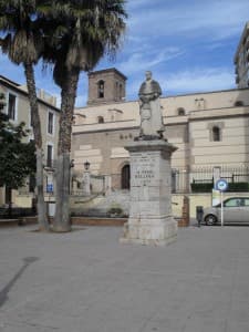 El monumento al Cardenal Belluga. Éste es su lugar