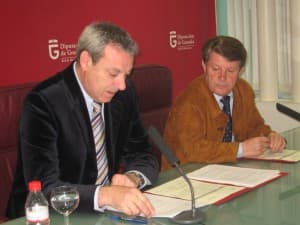 La Diputación de Granada acuerda con la Consejería de Educación adelantar 15 millones para mejorar colegios de la provincia