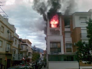 Vivienda calcinada por las llamas