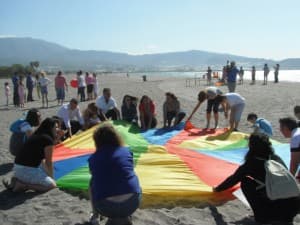 Aulas de autismo de toda la provincia disfrutan de una jornada en la playa motrileña
