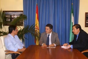 El alcalde se reune con los empresarios para reactivar los proyectos pendientes