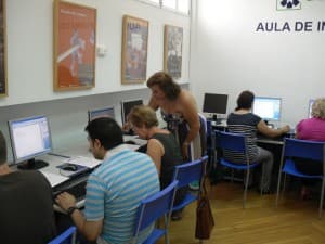 Medio centenar de motrileños acceden a las nuevas tecnologías