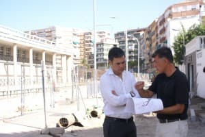 El alcalde visita las obras del entorno del Pabellón