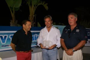 La entrega de trofeos y diplomas pone el broche de oro a la V Travesía Motril-Melilla-Motril