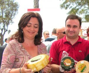 Salobreña se une a la promoción del sector artesanal de quesos