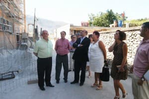 Sebastián Pérez visita las obras de construcción de 20 viviendas de VPO en Órgiva
