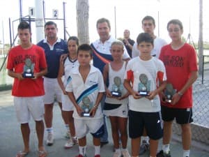 El VIII Torneo de Tenis “Concejalía de Deportes” ofrece espectaculares duelos entre jugadores de toda Andalucía