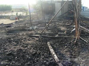 Un incendio calcina varias chozas de cañas de la playa de La Guardia