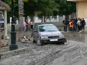 El alcalde en Sevilla para solucionar cuanto antes la situación de Calahonda