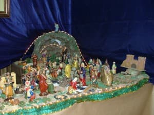 La cofradia del Gran Poder monta un dulce belen en el que se pueden adquirir productos elaborados por las Monjas Nazarenas