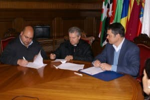 El Ayuntamiento de Motril y el Arzobispado firman la cesión de la Ermita de San Nicolás para la devoción al culto