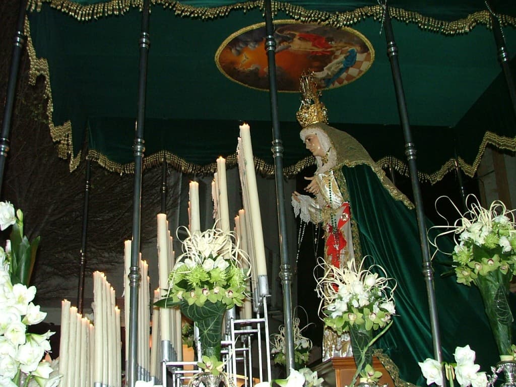 El Nazareno cumple con su estacion de fe, pero adelanta su encierro por causa de la lluvia