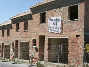 El ayuntamiento muestra su apoyo a los afectados de las VPO de La Caleta