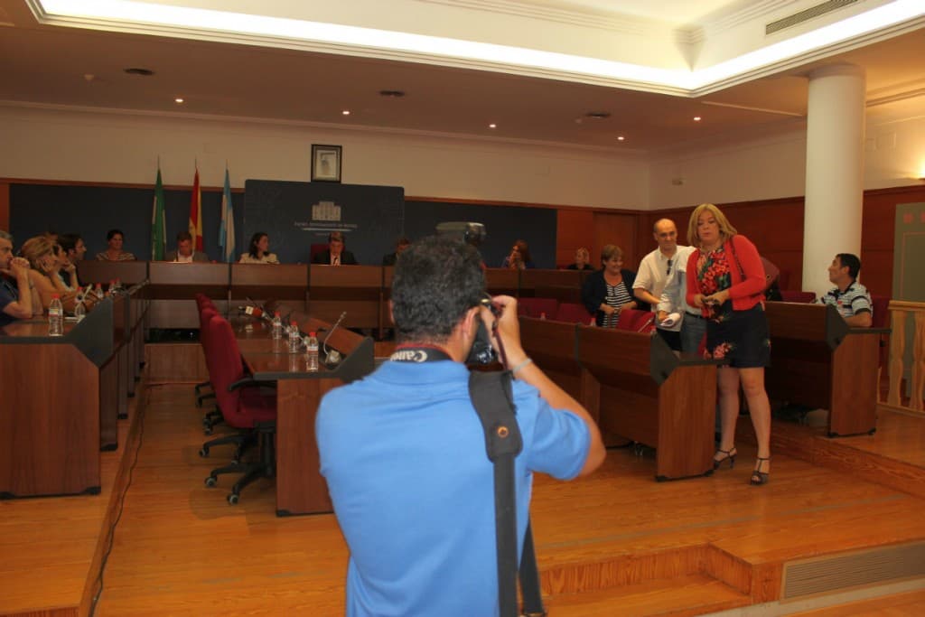 Flor Almón acusa a Carlos Rojas de organizar una ‘charlotada’