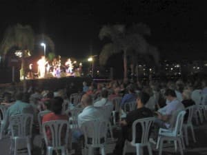 Playa Granada estrena el festival ‘Entreculturas’ con un lleno absoluto