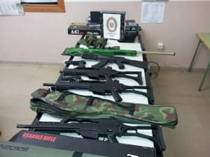 La Policía Local de Motril interviene ocho armas de réplica de guerra
