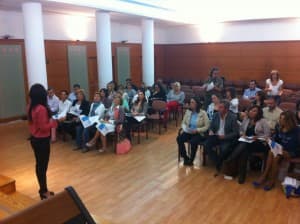 El Gobierno municipal y funcionarios reciben un curso de lenguaje de signos
