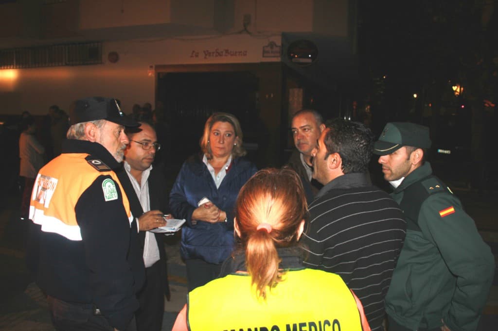 Más de un centenar de vecinos de Almuñécar, afectados por el incendio de esta madrugada