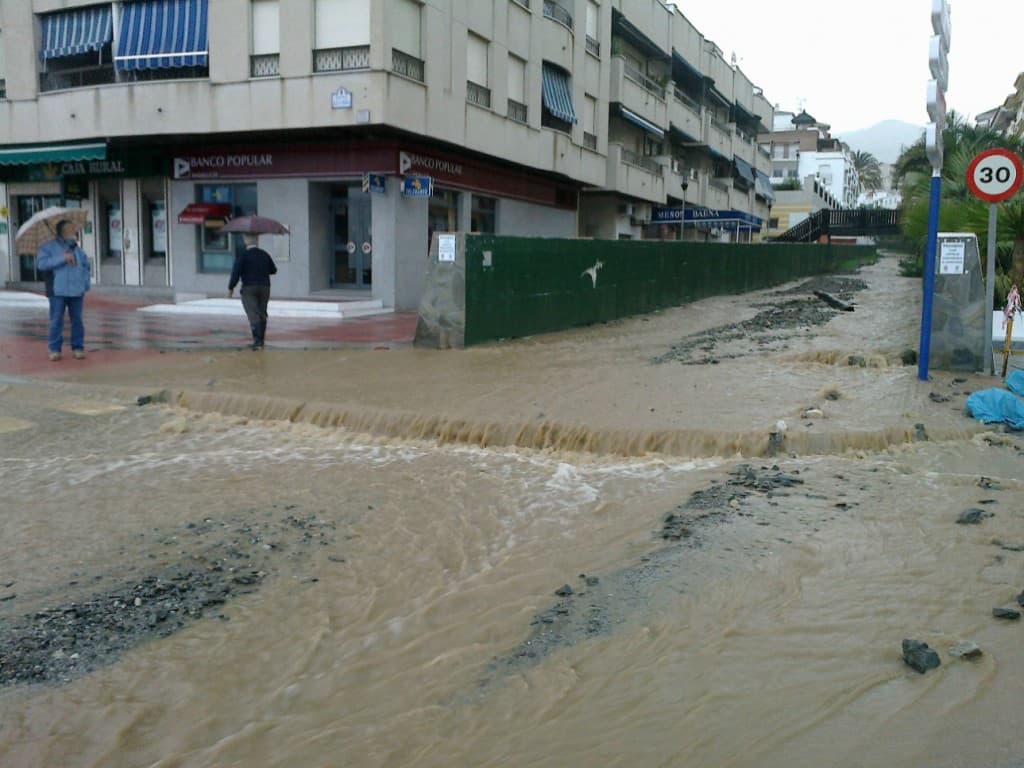 Intensa lluvia la caída esta mañana en Almuñécar