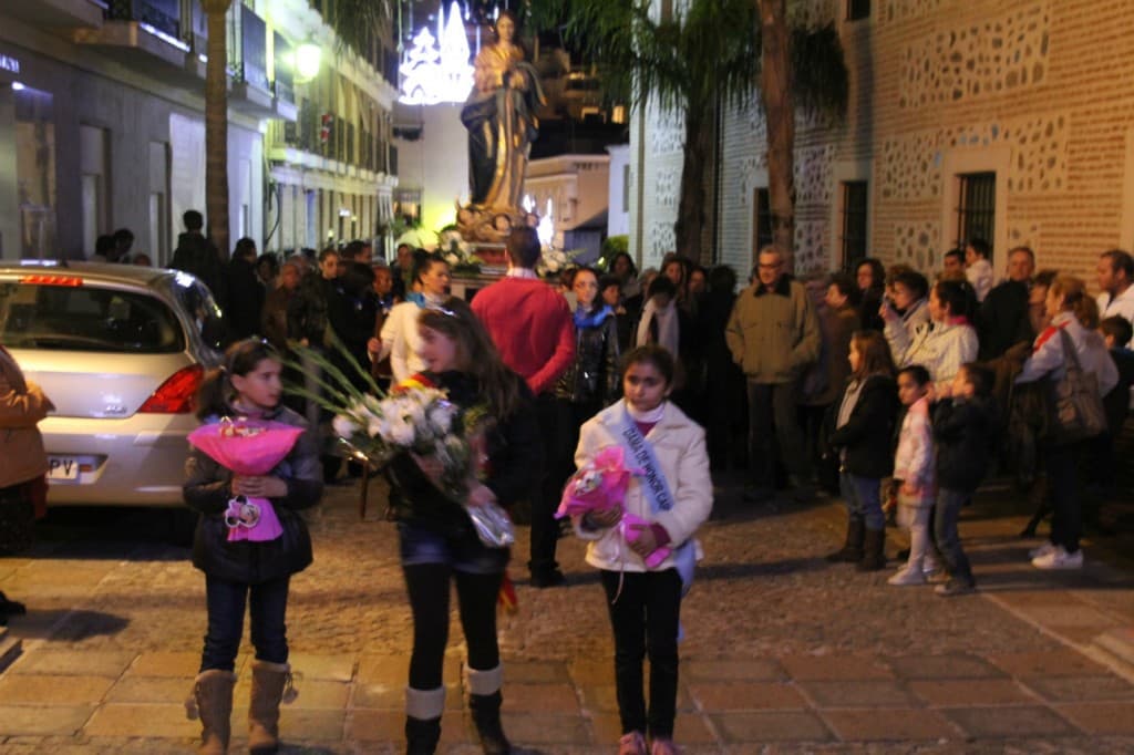 La Virgen Inmaculada procesionó por el barrio almuñequero de La Carrera