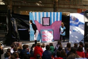‘El soldadito de plomo’ inaugura el festival de teatro ‘Pequeñines’ e inunda de ilusión la plaza de las Palmeras