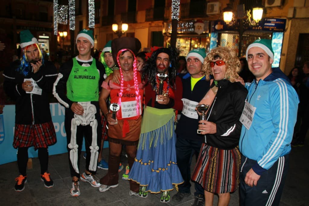 La San Silvestre sexitana solidaria aportó a Cáritas casi 300 kilos de alimentos entre los participantes