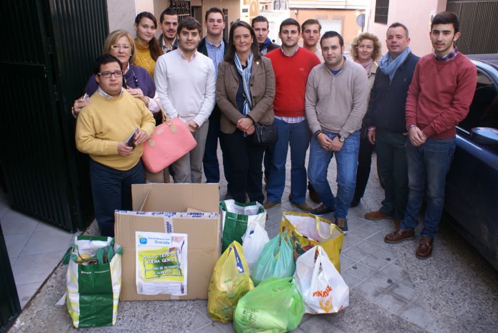 NNGG entrega casi 200 kilos de alimentos al comedor social Jesús Abandonado