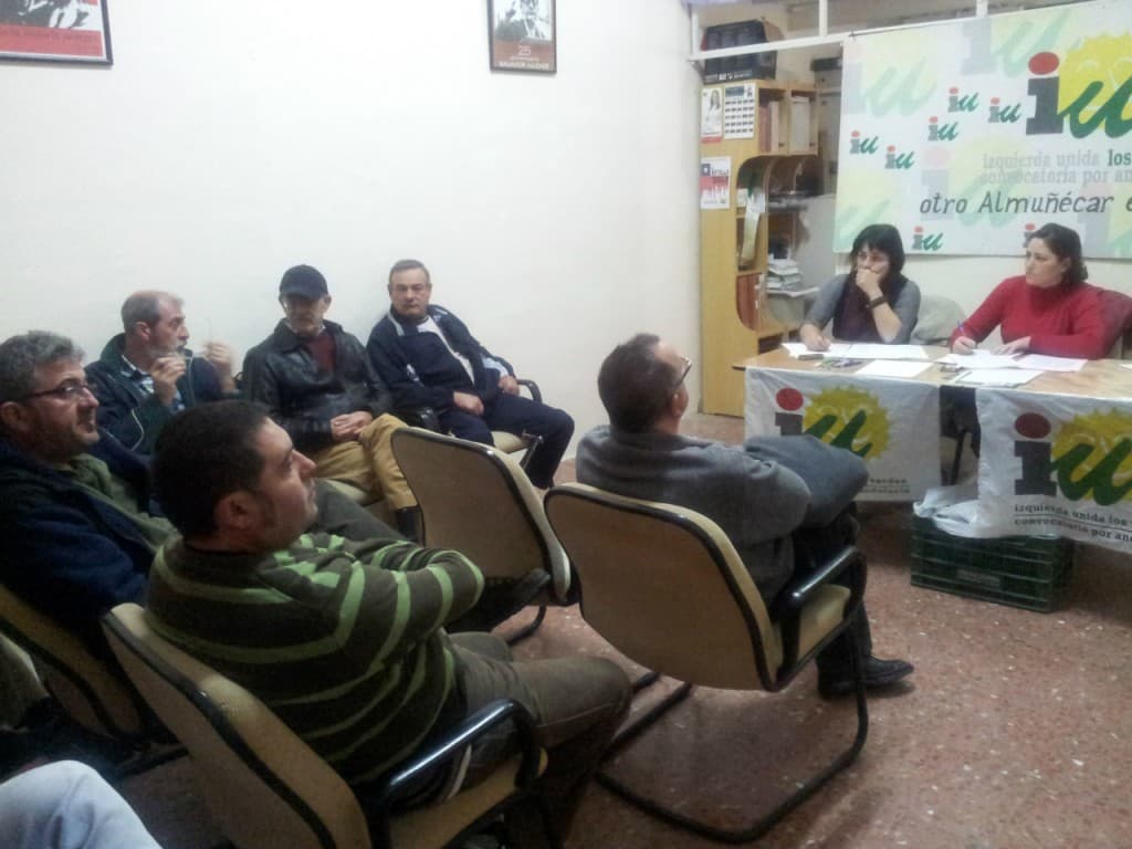 La parlamentaria de IU, Mari Carmen Pérez, visita Almuñécar
