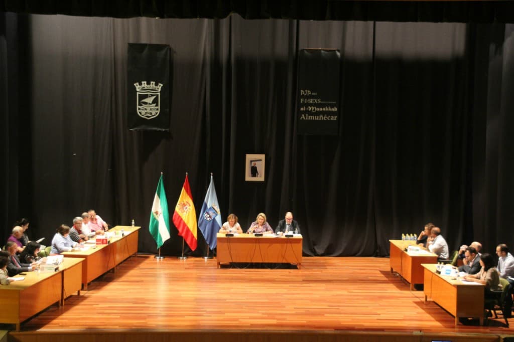 Almuñécar rebajará el bono anual de la Zona Azul para residentes y trabajadores afectados de 185 a 50 euros