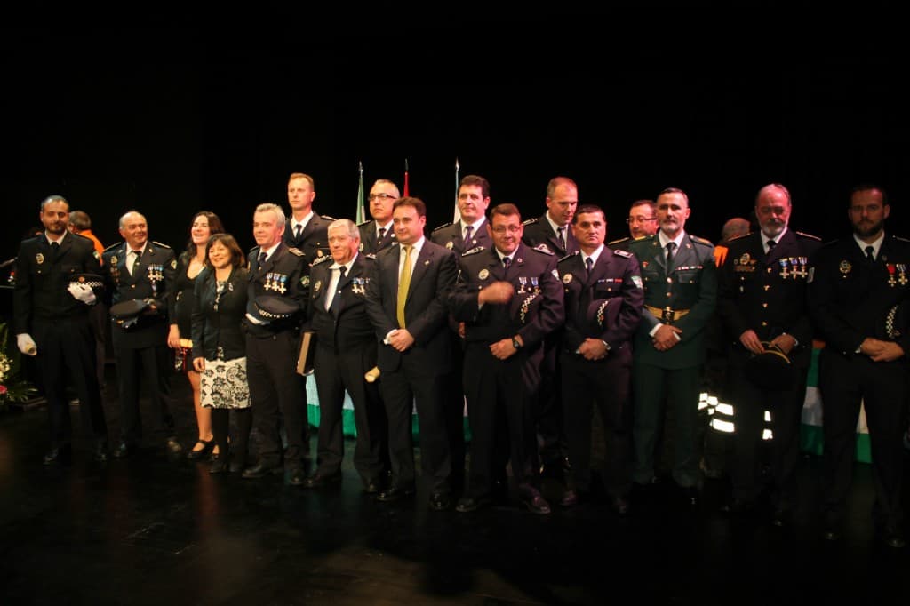 Salobreña reconoce la labor de los Cuerpos y Fuerzas de Seguridad de la Villa en el Día de Andalucía
