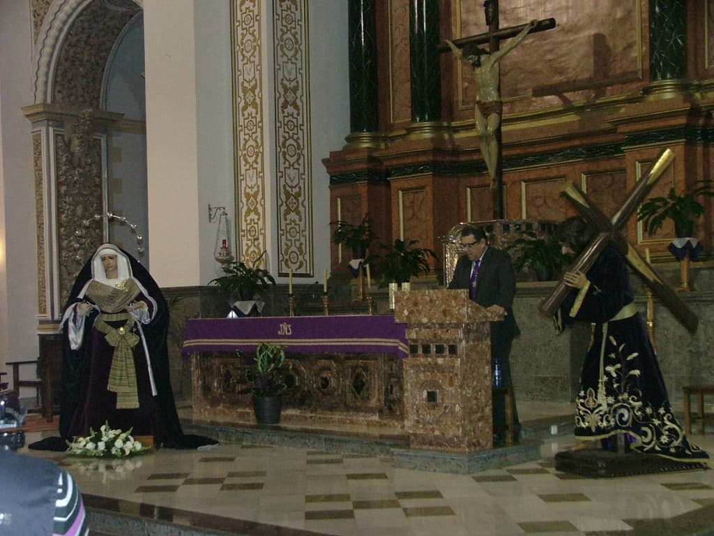 Francisco Barrera pregona al Nazareno en la iglesia de la Encarnación