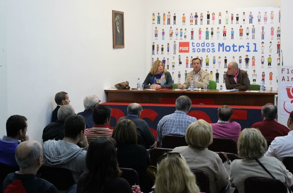 Higinio Almagro destaca que los socialistas trabajan para proteger los servicios sociales y la sanidad pública ante las agresiones del PP