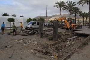 Comienzan los trabajos de desmontaje y retirada de la plaza de las maderas