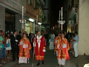 La procesión de la Virgen congrega a miles de fieles el dia de la asunción