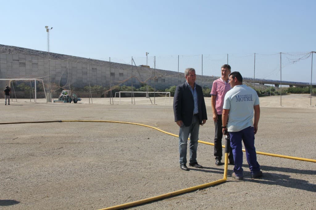 El Ayuntamiento de Motril acondiciona los campos de fútbol del recinto ferial