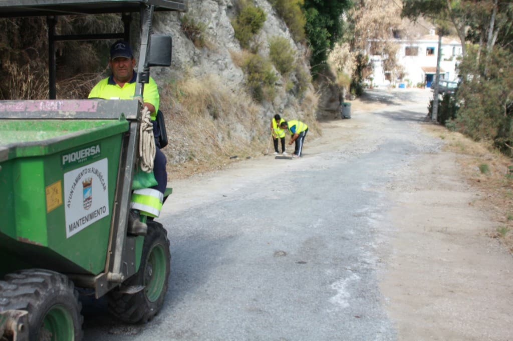 El Ayuntamiento mejora la carretera de acceso al puente de Cotobro