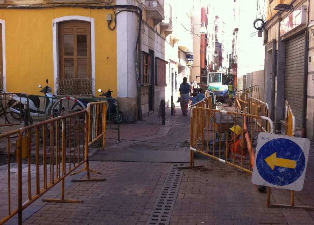 El PSOE pide el arreglo del adoquinado del centro aprovechando las obras que realiza Gas Natural
