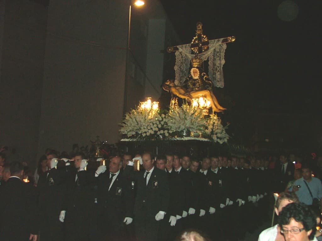 Loor de multitud a Nuestra Señora de las Angustias por las calles de Motril