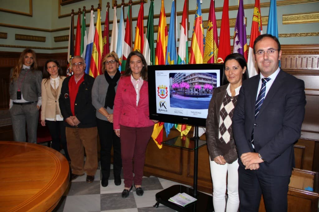 Motril ilumina la Navidad con una rebaja del 40% respecto a 2012