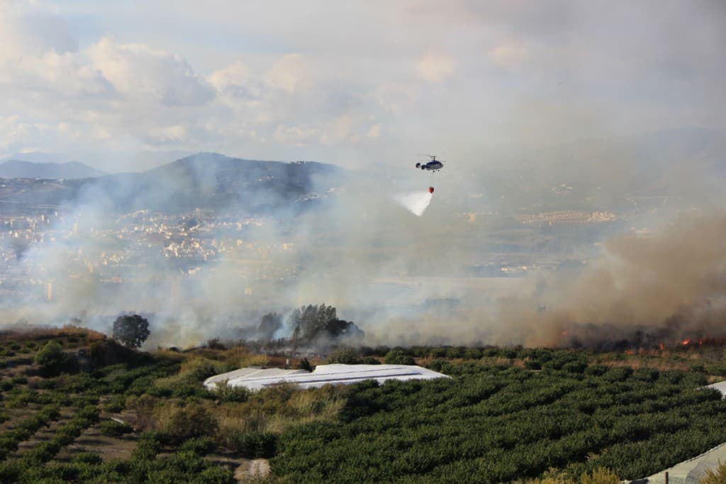 «Bajo control» el incendio originado en la zona de los Álamos