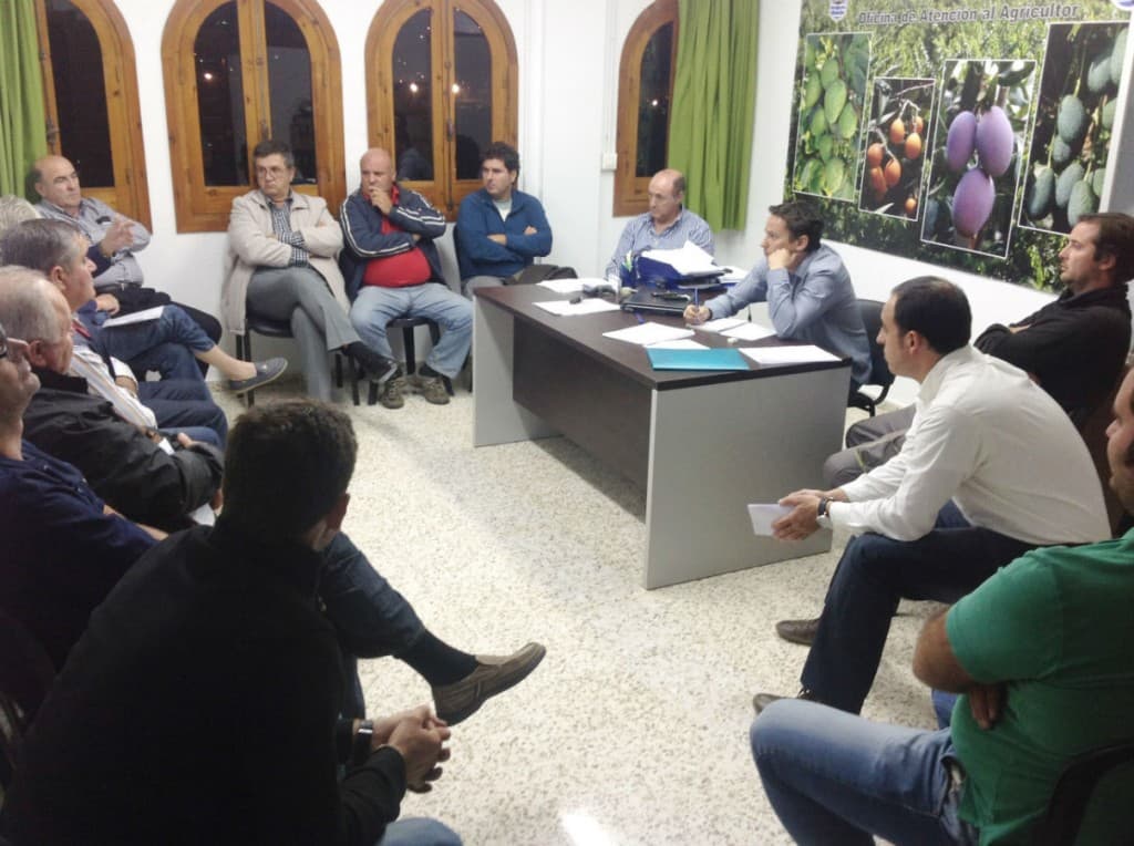 Se presenta a las comunidades de regantes la Oficina Muncipal de Atención al Agricultor de Almuñécar