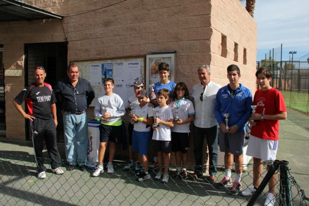 Más de medio centenar de raquetas participan en la primera prueba del V circuito municipal de tenis