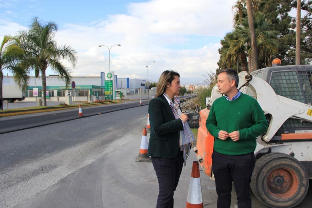 Fomento asfalta la carretera de la Celulosa y mejorará la de bajada al Puerto