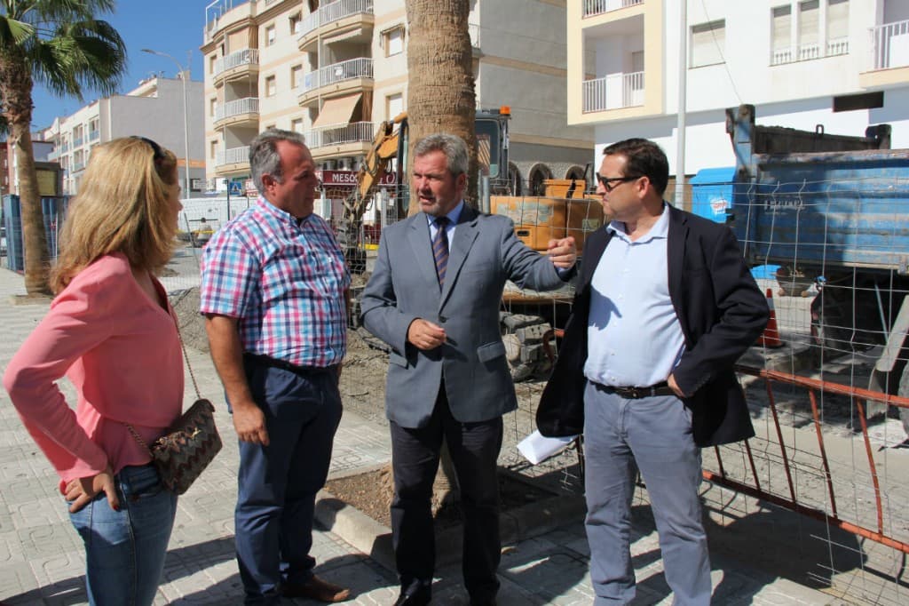 La Mamola lucirá paseo marítimo nuevo a principios de 2015